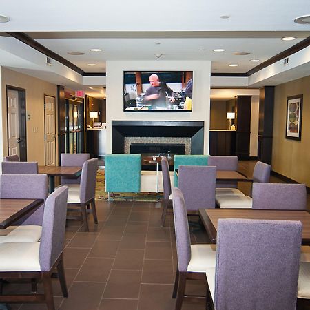 Holiday Inn Express Hotel & Suites Wichita Northeast By Ihg Екстериор снимка