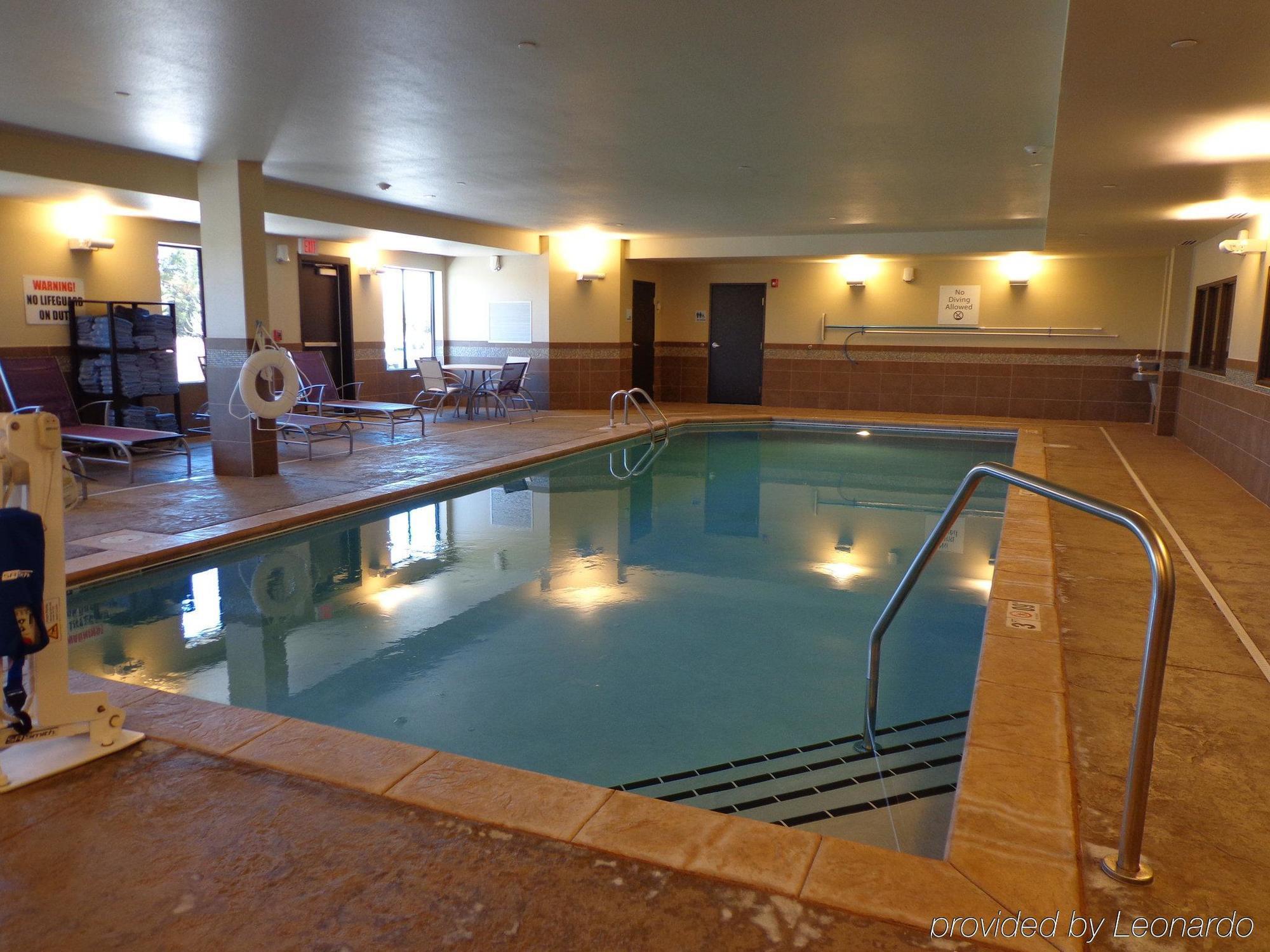 Holiday Inn Express Hotel & Suites Wichita Northeast By Ihg Екстериор снимка
